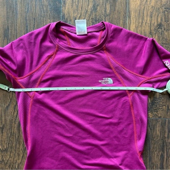 The North Face Women’s Long Sleeve - Picture 14 of 14